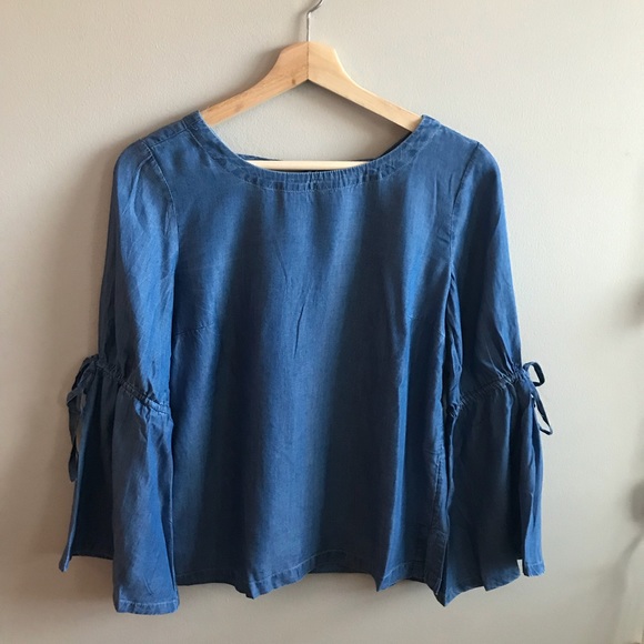 🎀NEW🎀LOFT Chambray Bell Sleeve Top - Picture 6 of 8